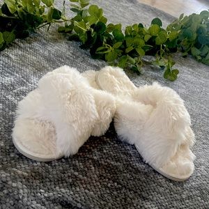 Women’s White Furry Slippers